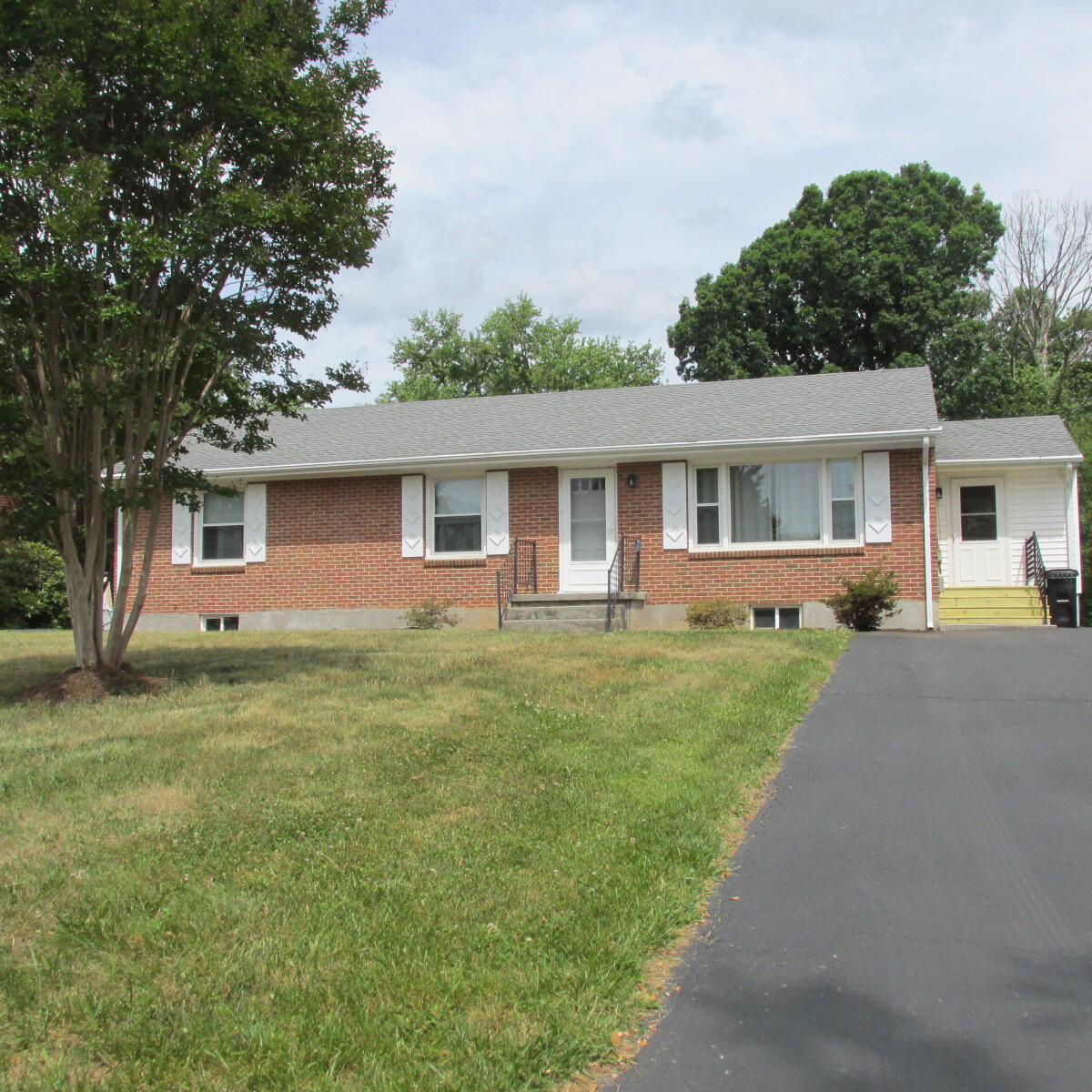 6620 Sherry Road Roanoke, VA 24019 - Photo 1 of 23 Front of home