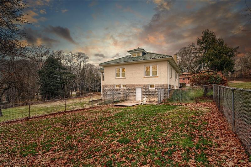 300 Forest Grove Road Coraopolis, PA 15108 - Photo 23 of 25
