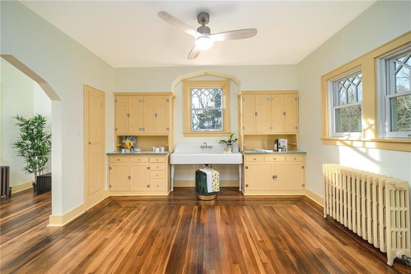 300 Forest Grove Road Coraopolis, PA 15108 - Photo 9 of 25 Additional space off the kitchen can act as a mud room