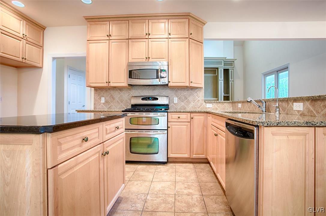 4261 Helms Road Hellertown, PA 18055 - Photo 11 of 47