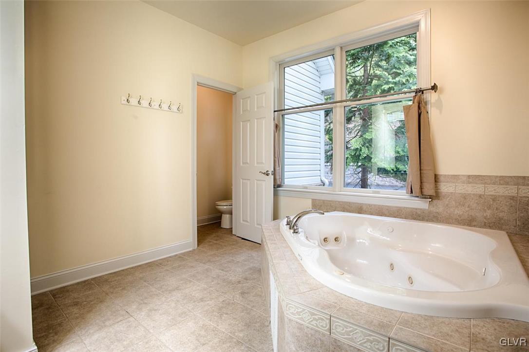 4261 Helms Road Hellertown, PA 18055 - Photo 17 of 47