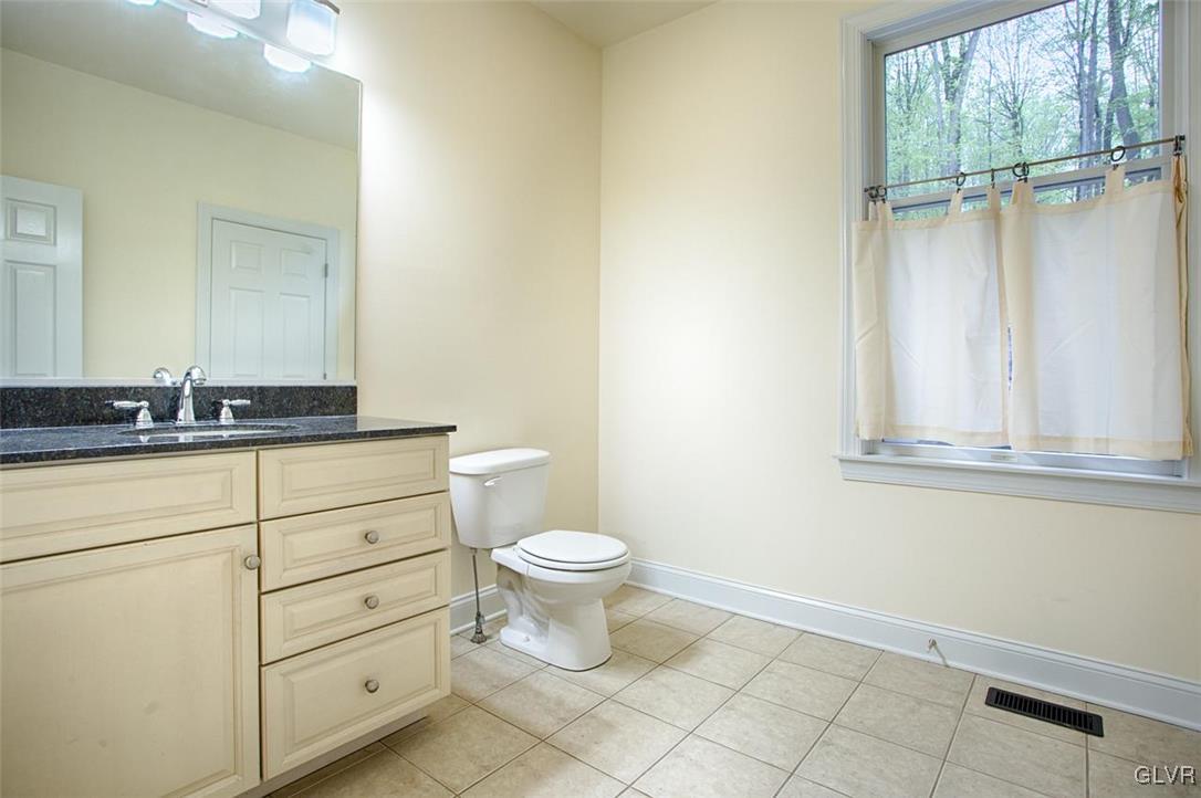 4261 Helms Road Hellertown, PA 18055 - Photo 21 of 47