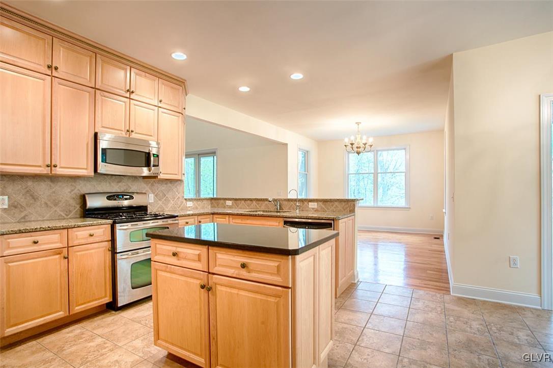 4261 Helms Road Hellertown, PA 18055 - Photo 9 of 47