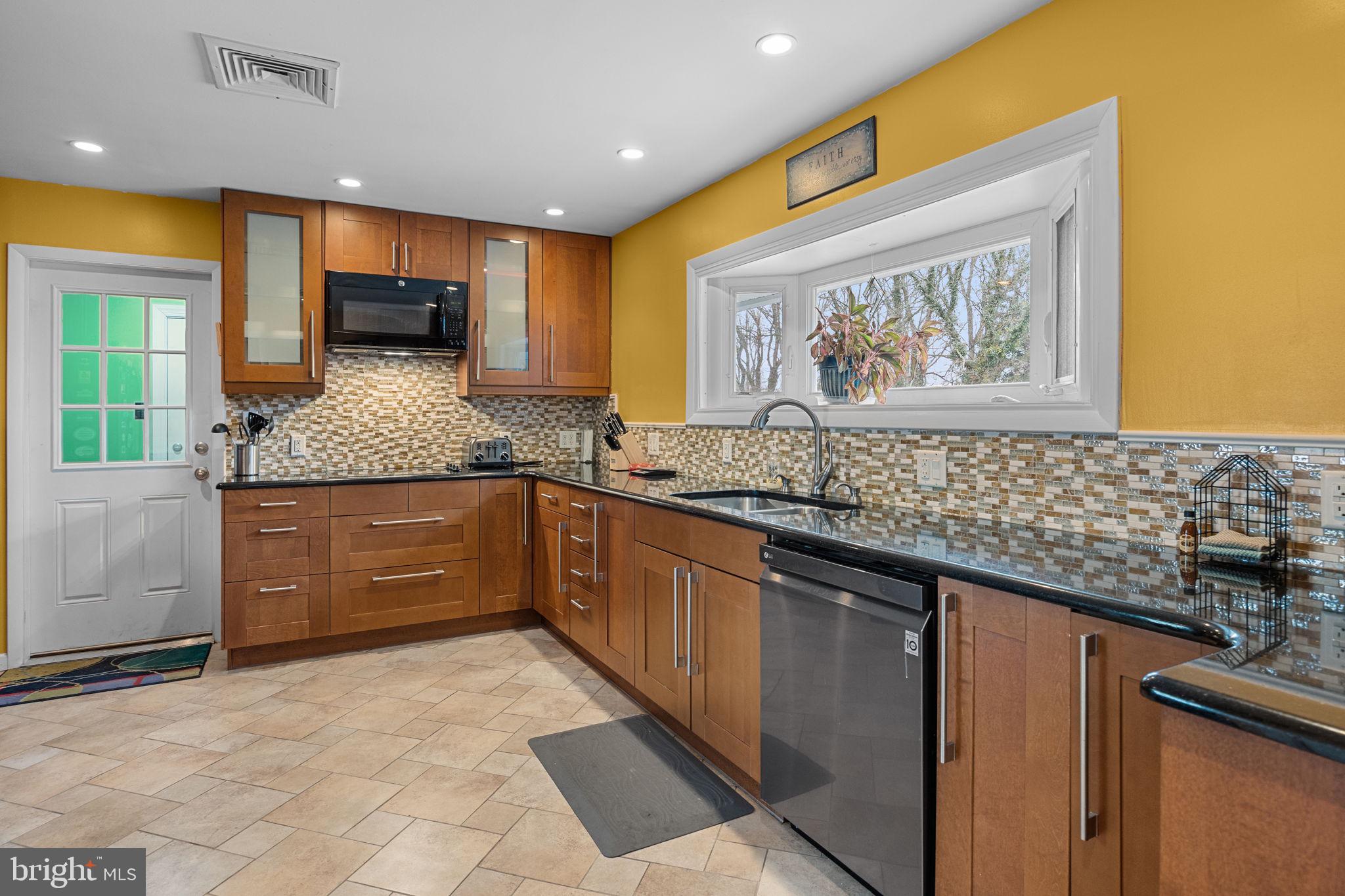 14 Rust Hill Road Levittown, PA 19056 - Photo 5 of 35