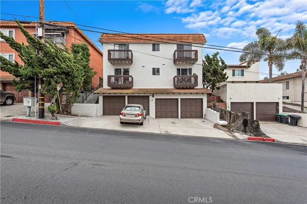 a view of a car park in front of house