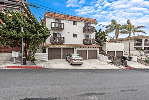a view of a car park in front of house