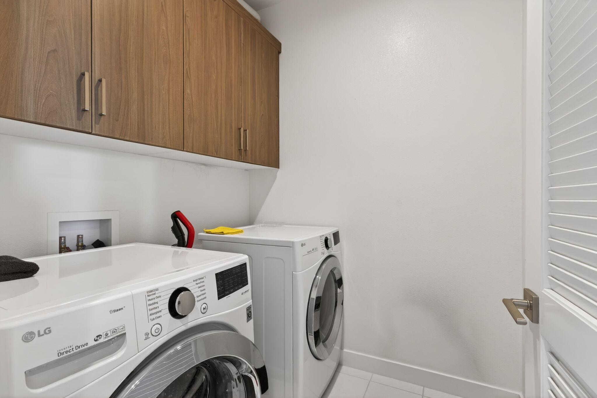5680 Surfrider Way, Unit 101 Goleta, CA 93117 - Photo 23 of 37 Laundry Room