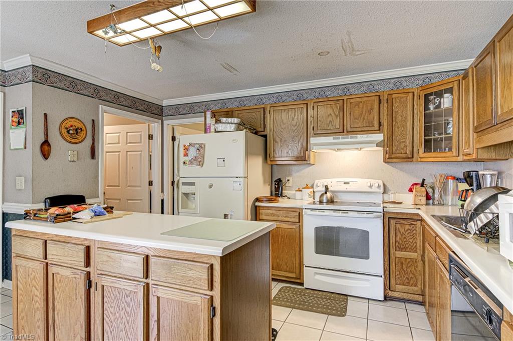 3205 Spring Mill Road Greensboro, NC 27406 - Photo 10 of 33 Gallery Image 10