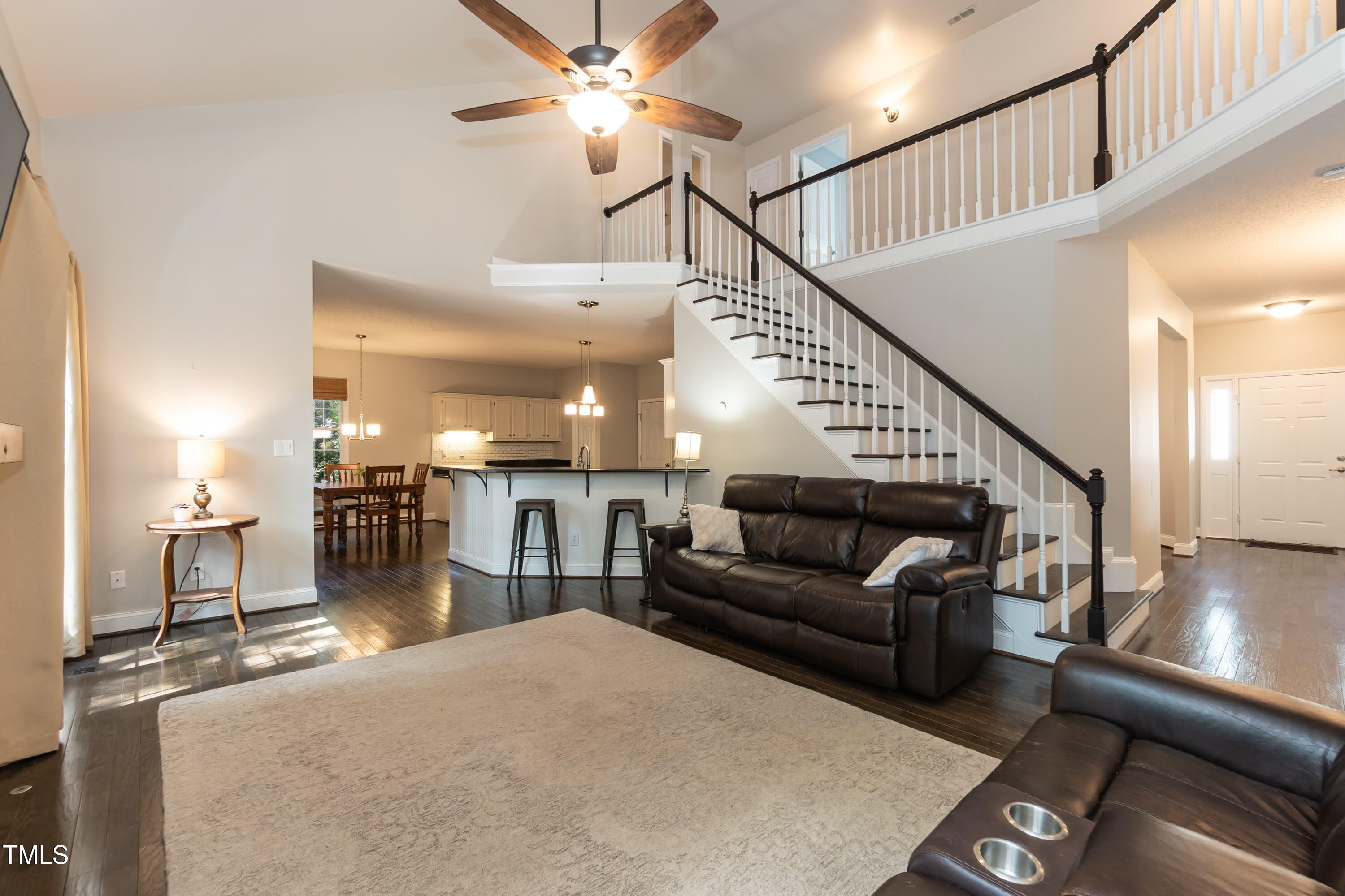 5609 Barham Court Raleigh, NC 27613 - Photo 15 of 40 Living 03