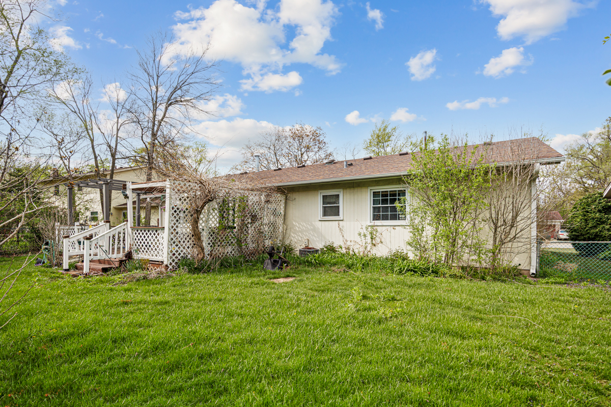 33 Walpole Road Elk Grove Village, IL 60007 - Photo 20 of 24 Gallery Image 20