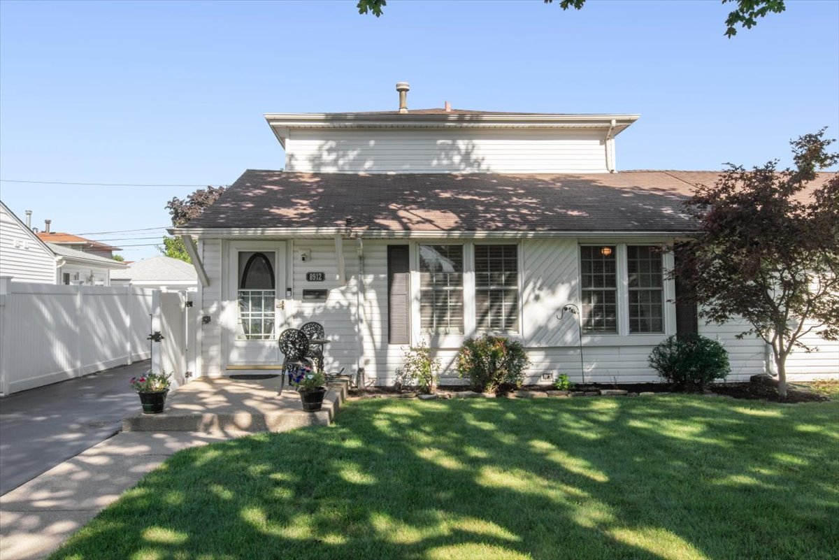 8912 South Ryan Road Hometown, IL 60456 - Photo 2 of 22