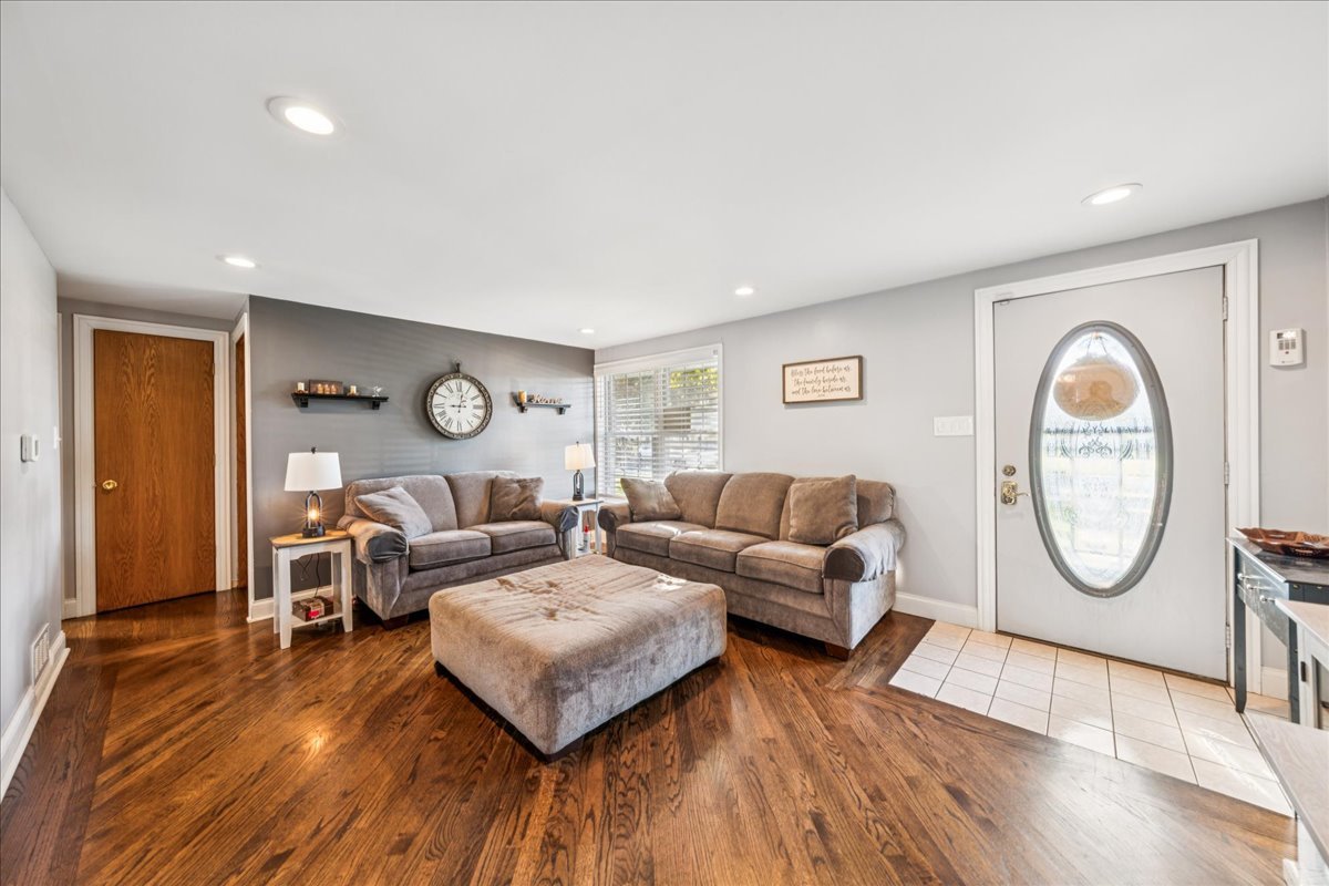 8912 South Ryan Road Hometown, IL 60456 - Photo 3 of 22