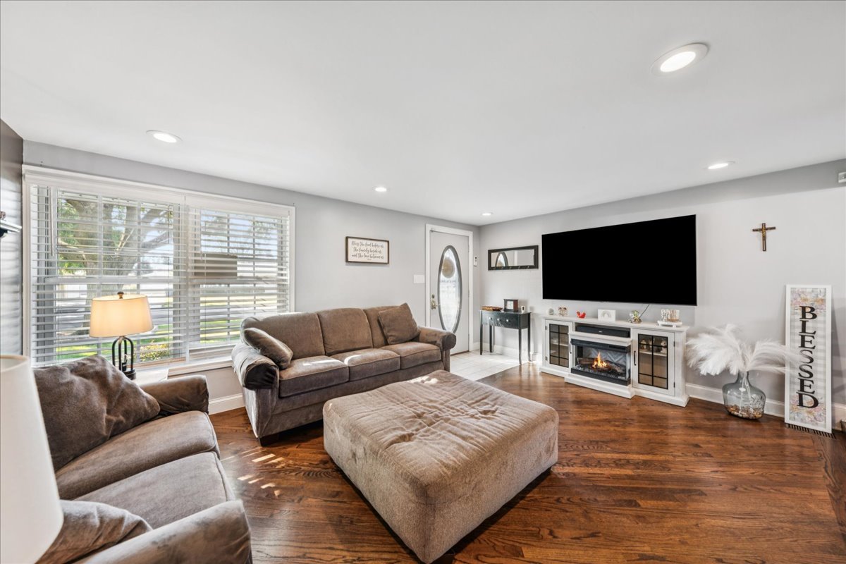 8912 South Ryan Road Hometown, IL 60456 - Photo 4 of 22