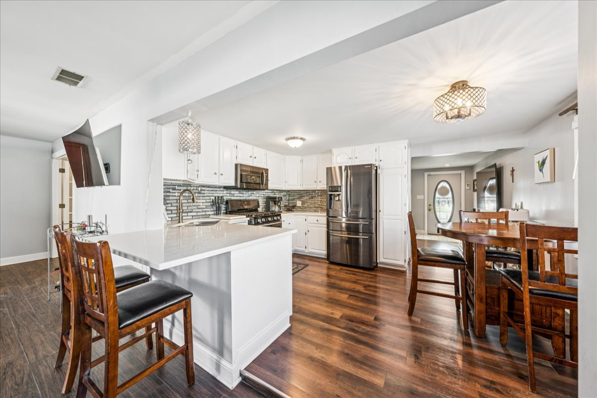 8912 South Ryan Road Hometown, IL 60456 - Photo 8 of 22