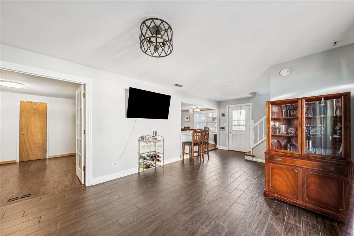 8912 South Ryan Road Hometown, IL 60456 - Photo 10 of 22