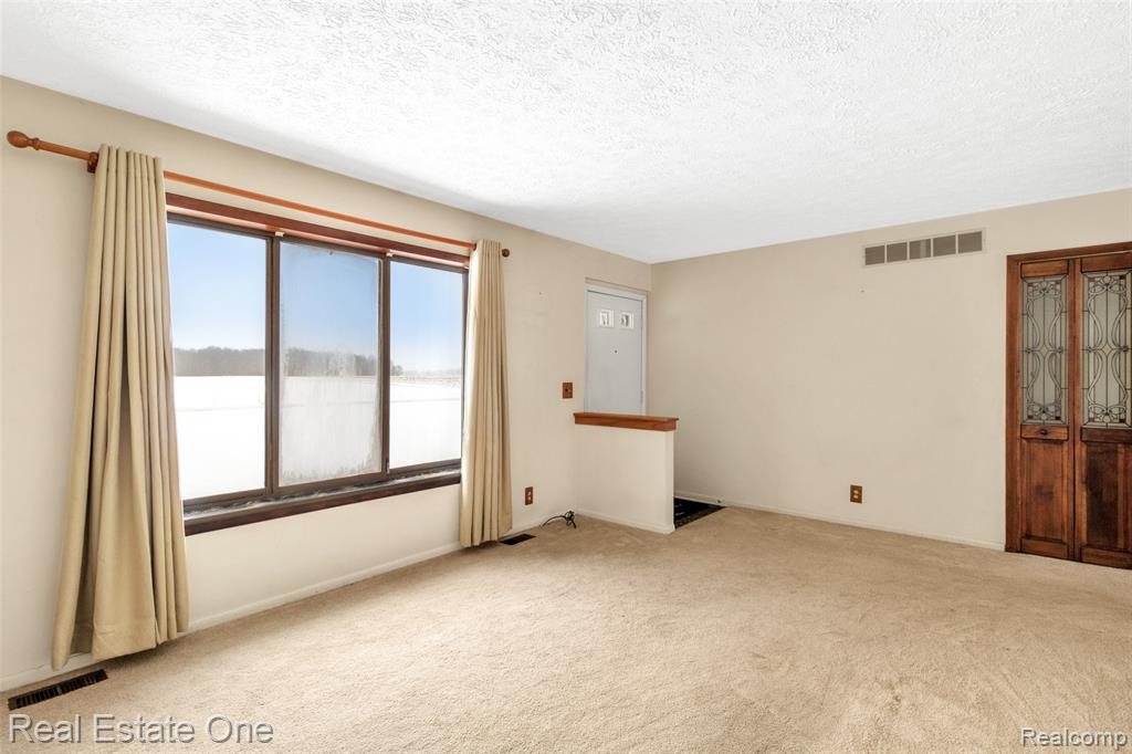 1629 North Nicholson Road Fowlerville, MI 48836 - Photo 10 of 29 Gallery Image 10