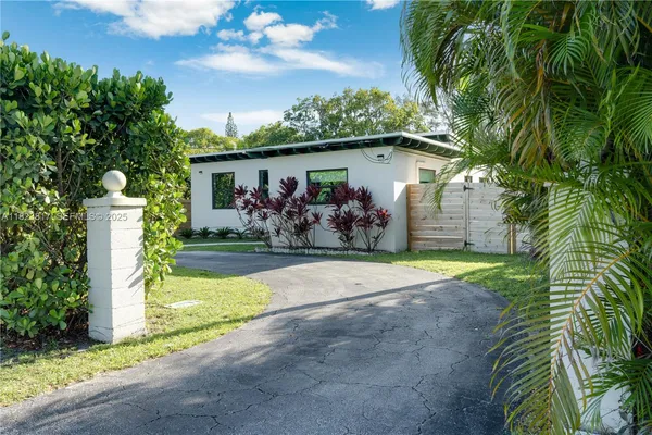 a front view of house with yard