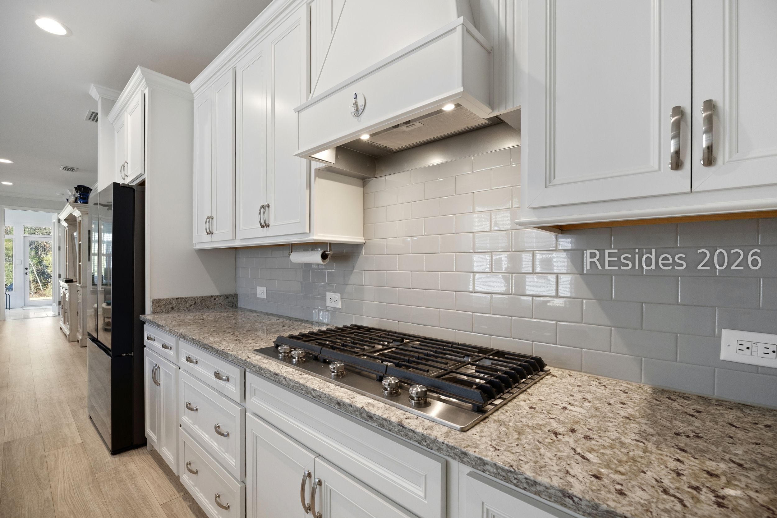 506 Destiny Drive Bluffton, SC 29909 - Photo 20 of 66 Granite countertops with coordinating backsplash.