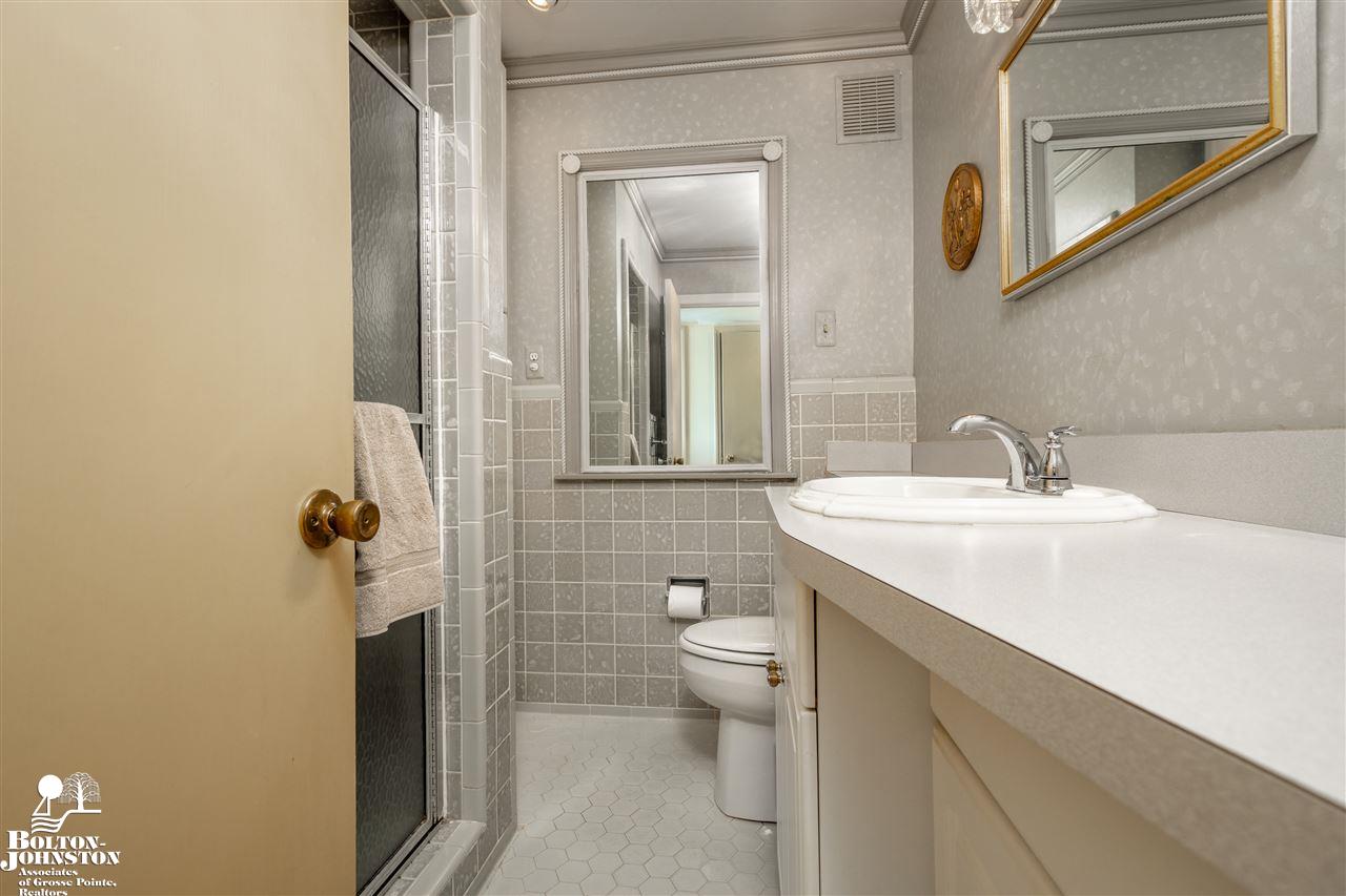 1231 Torrey Road Grosse Pointe Woods, MI 48236 - Photo 19 of 41