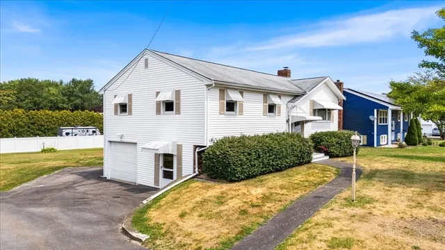 a view of a house with a yard