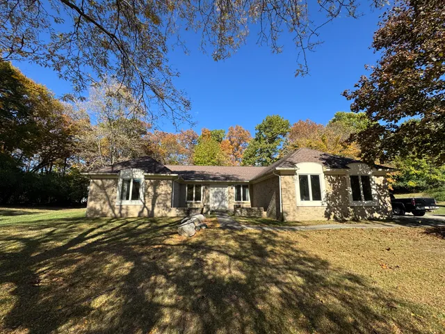$320,000 | 5218 Cherokee Court, Troy, MI 48098