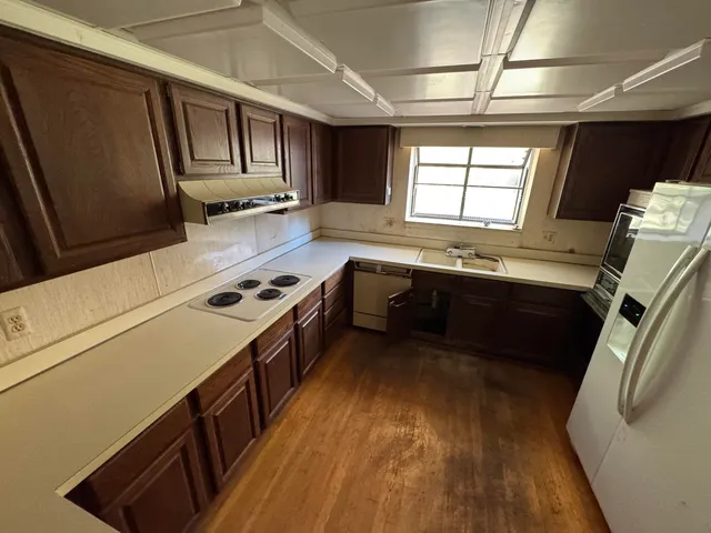 $320,000 | 5218 Cherokee Court, Troy, MI 48098