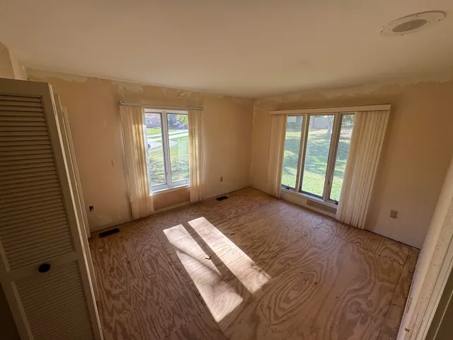 $320,000 | 5218 Cherokee Court, Troy, MI 48098