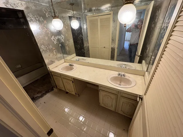 $320,000 | 5218 Cherokee Court, Troy, MI 48098