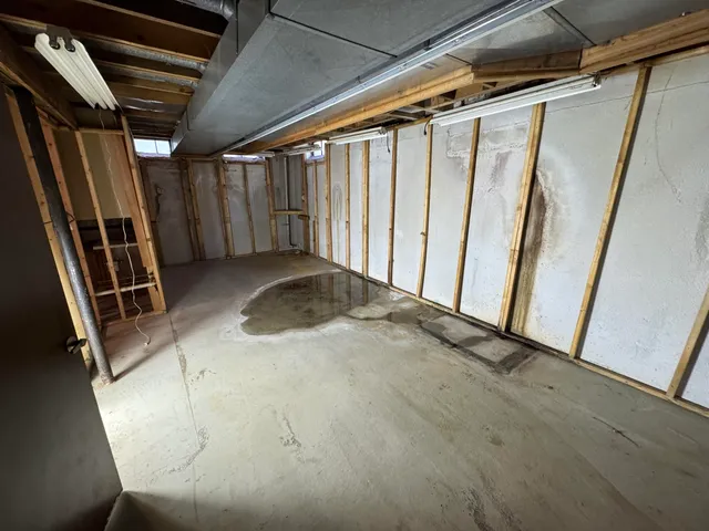 $320,000 | 5218 Cherokee Court, Troy, MI 48098