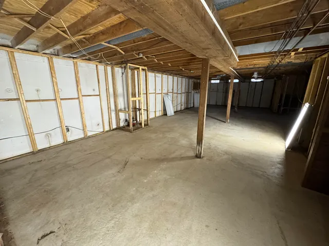 $320,000 | 5218 Cherokee Court, Troy, MI 48098