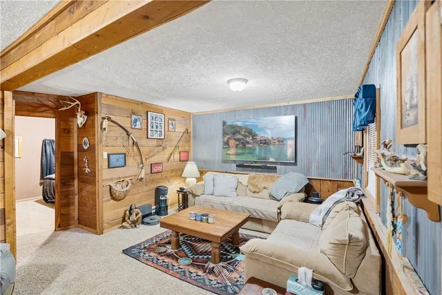 $194,000 | 109 Julia Street, Thayer, KS 66776