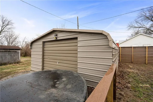 $194,000 | 109 Julia Street, Thayer, KS 66776