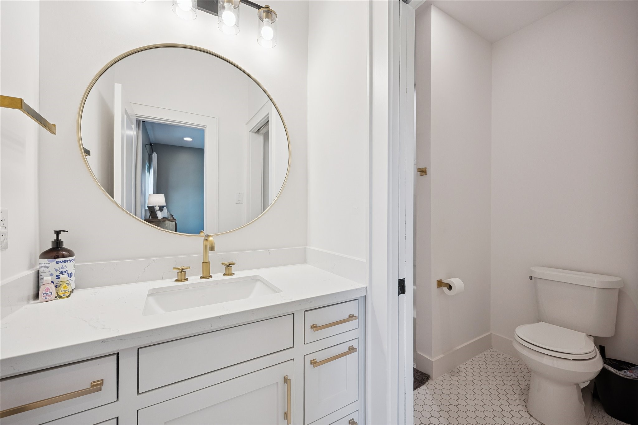 1313 Thornton Road Houston, TX 77018 - Photo 28 of 32 This beautifully finished bathroom features quartz countertops, premium cabinetry, designer hardware, and a classic tub/shower combination with contemporary tilework.