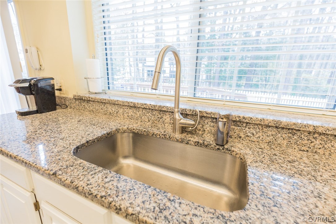 2901 Cove Ridge Road Midlothian, VA 23112 - Photo 5 of 29 a bathroom with a granite countertop sink and a bathtub