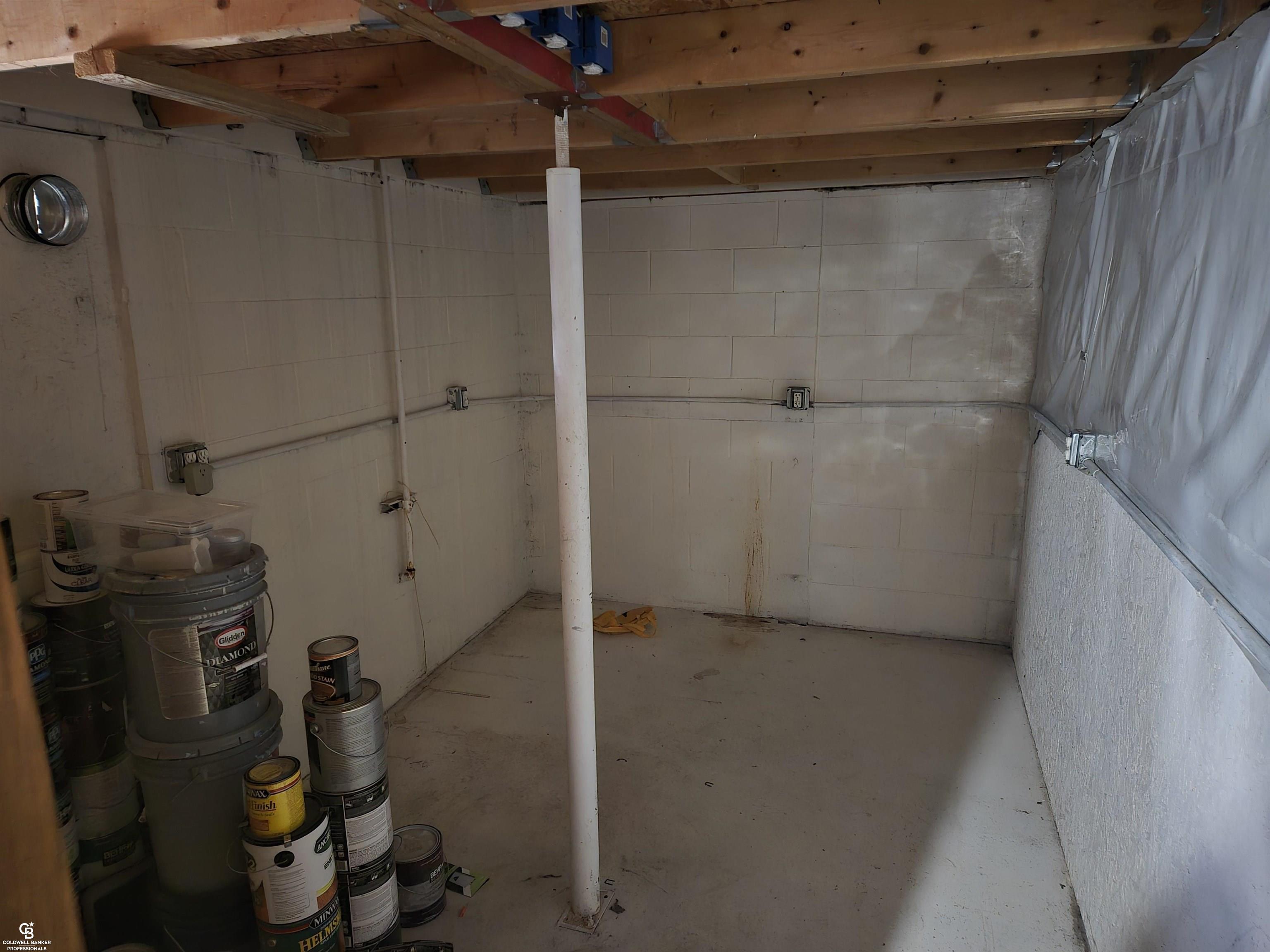 12025 Rynn Road Emmett, MI 48022 - Photo 24 of 33 Storage rm 2-back entranc