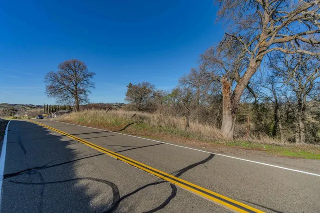 a view of a tennis court