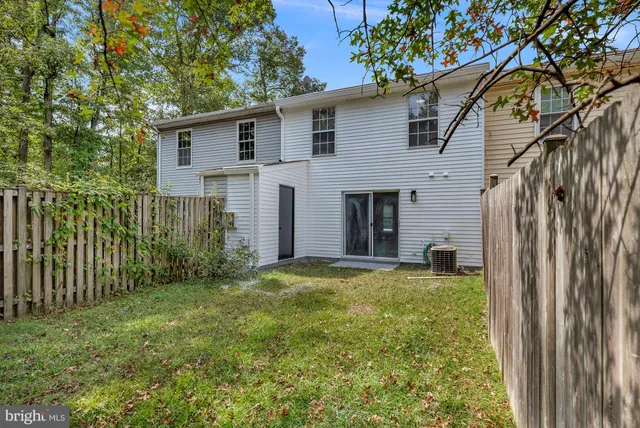 a view of a house with backyard and garden