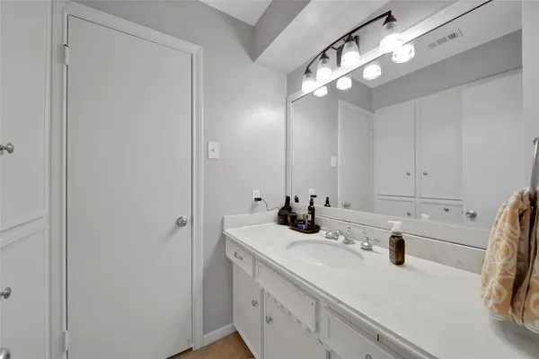 $3,500 | 1059 Richelieu Lane, Houston, TX 77018