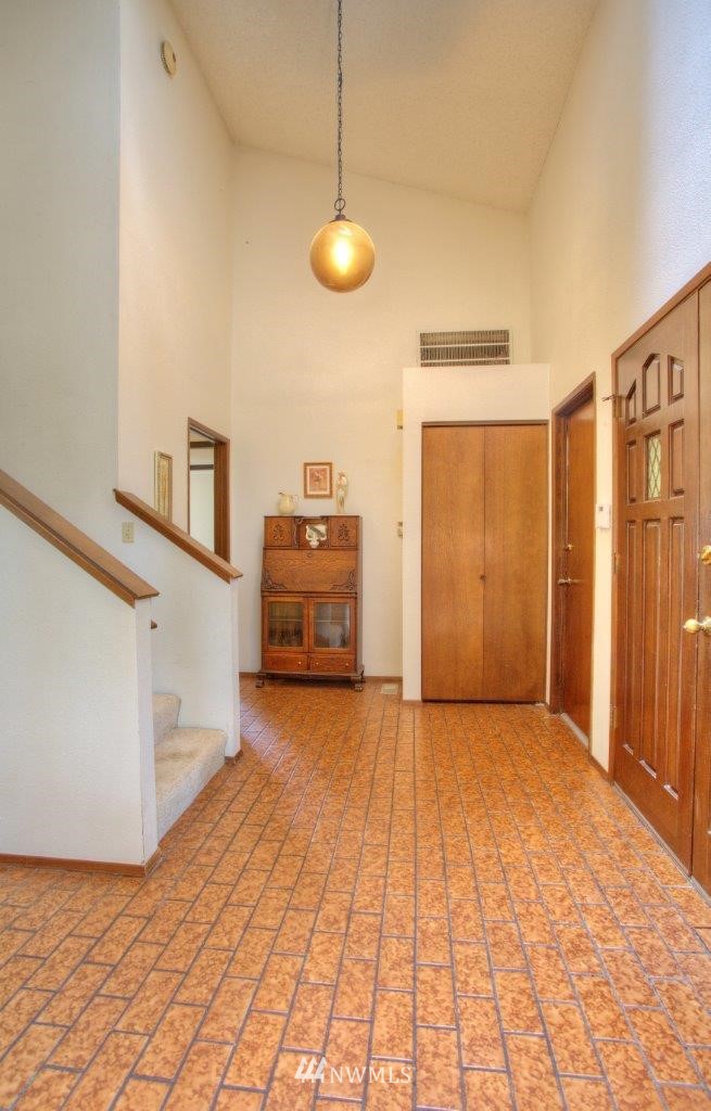 14024 149th Place Southeast Renton, WA 98059 - Photo 11 of 23