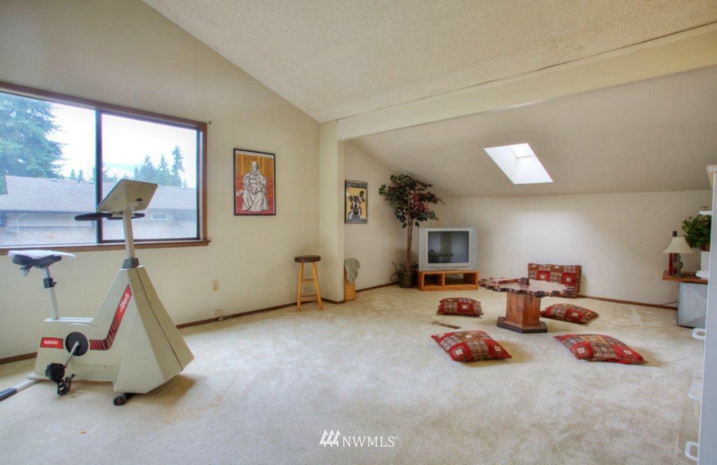 14024 149th Place Southeast Renton, WA 98059 - Photo 13 of 23