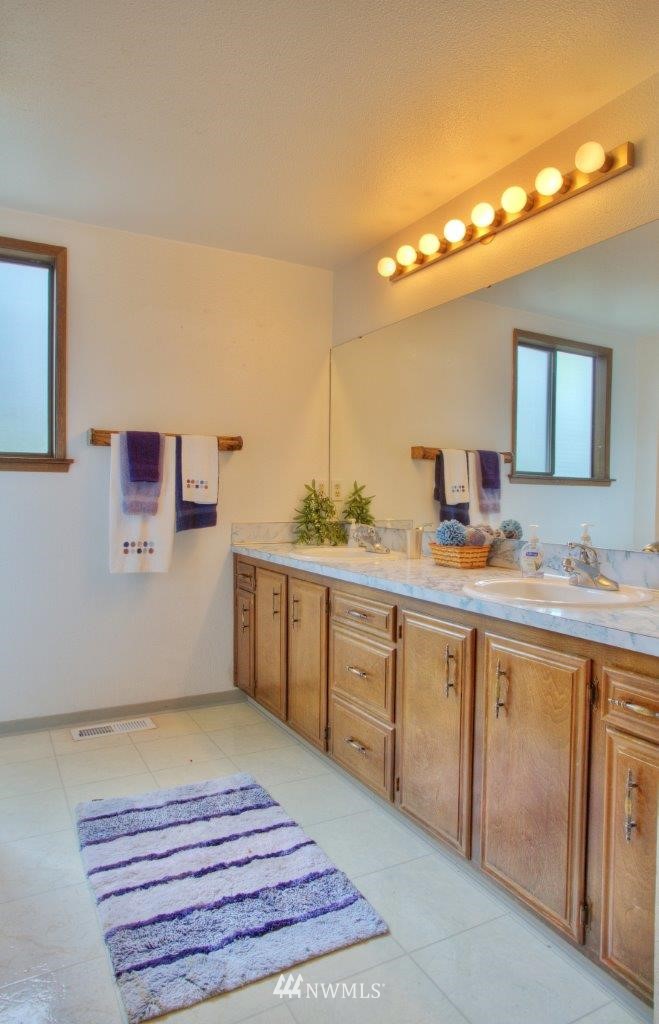14024 149th Place Southeast Renton, WA 98059 - Photo 10 of 23