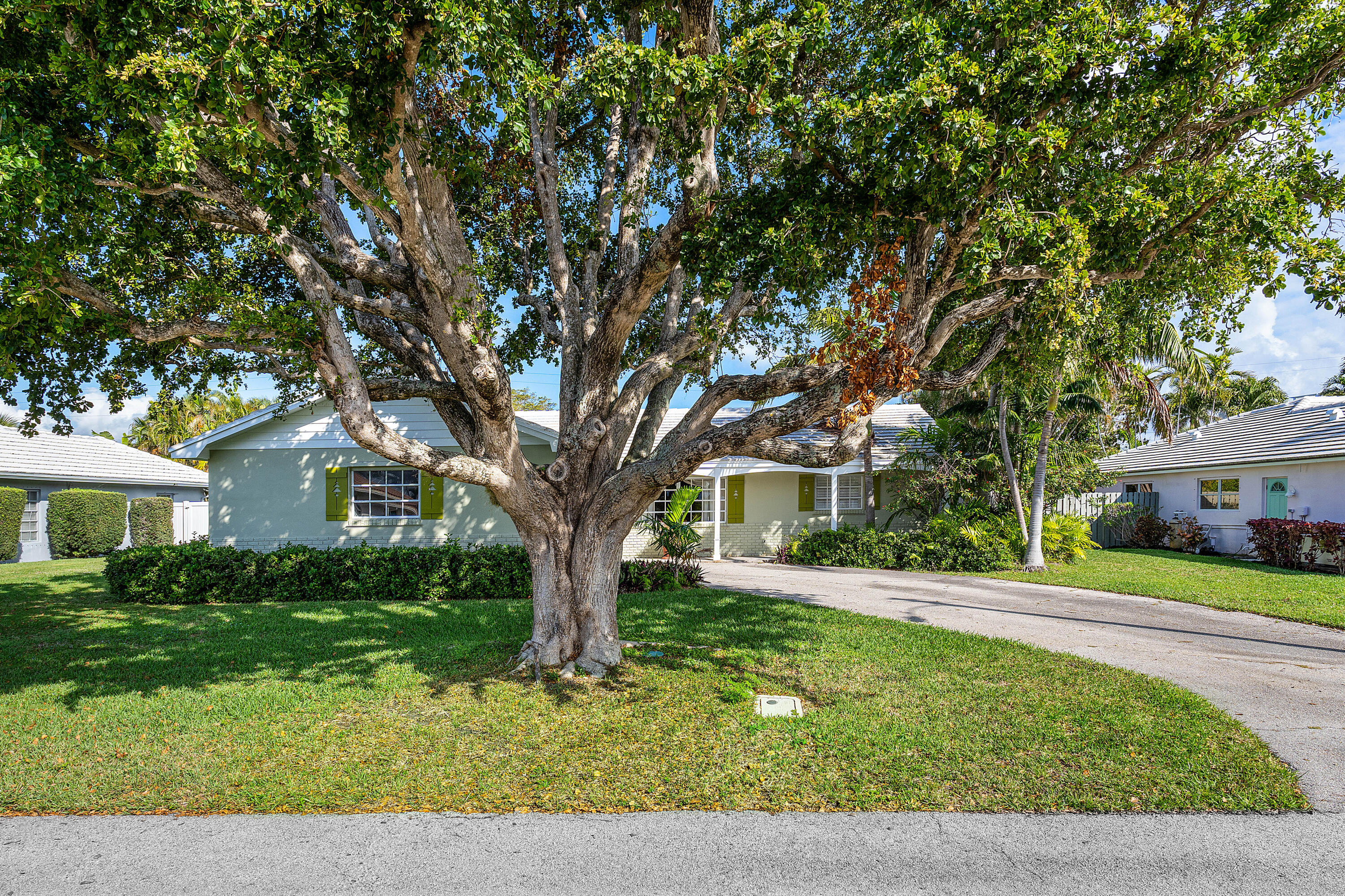 1210 Dolphin Road Singer Island, FL 33404 - Photo 4 of 41 Lot 90x115