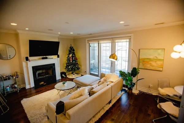 $6,000 | 843 West Fletcher Street, Unit 2W, Chicago, IL 60657