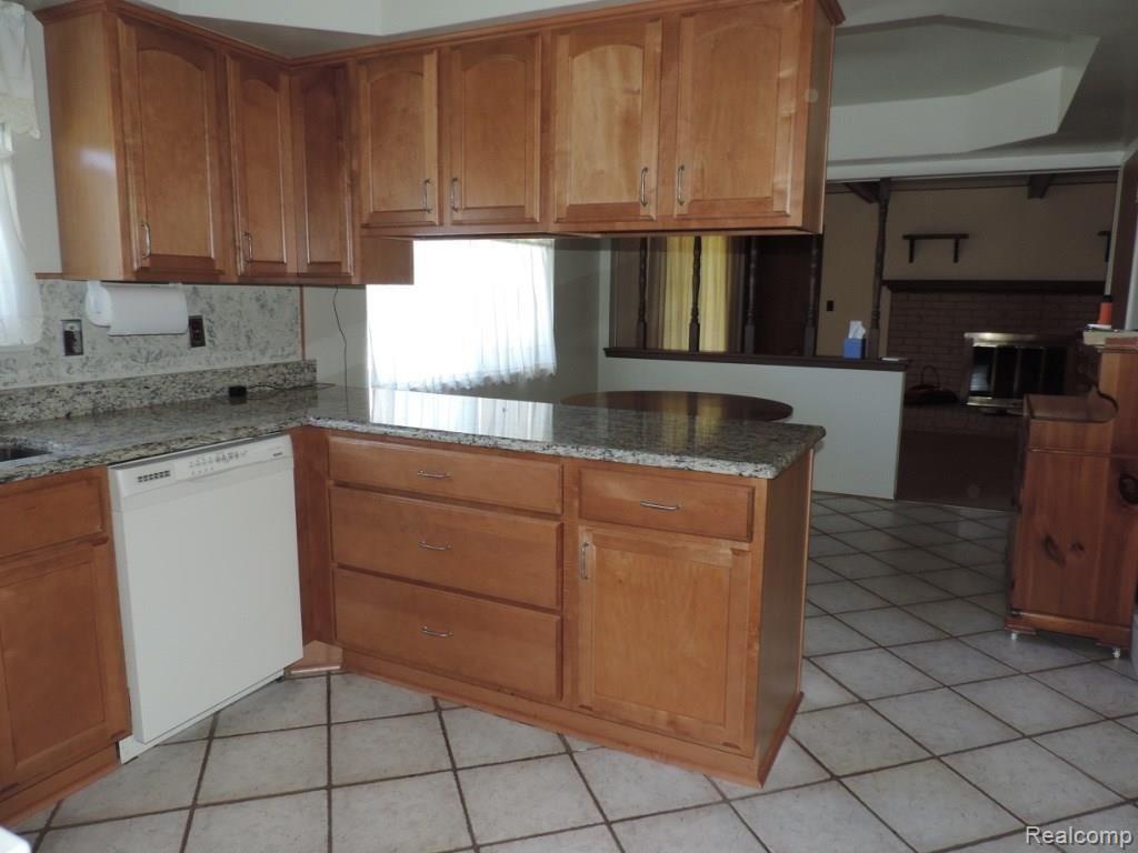 18885 Levan Road Livonia, MI 48152 - Photo 8 of 25 thumb_DSCN2965_1024.jpg