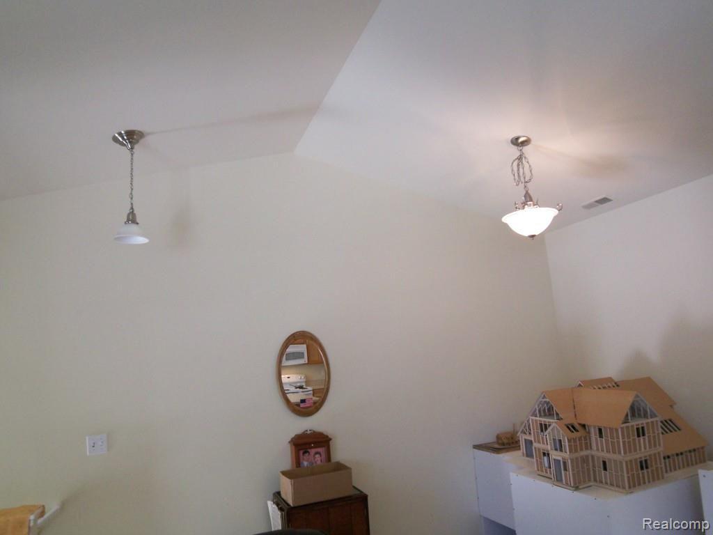 33580 Utica Road Fraser, MI 48026 - Photo 9 of 44 100_7465.jpg