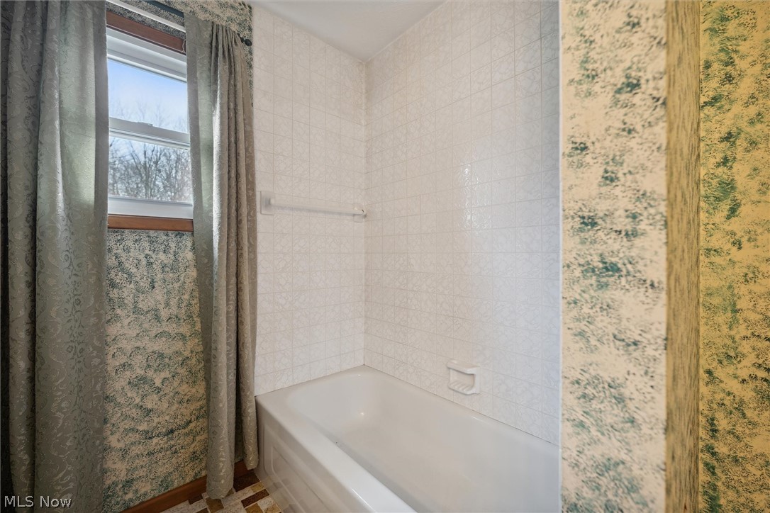 403 Harris Road Richmond Heights, OH 44143 - Photo 27 of 35 Full Bathroom