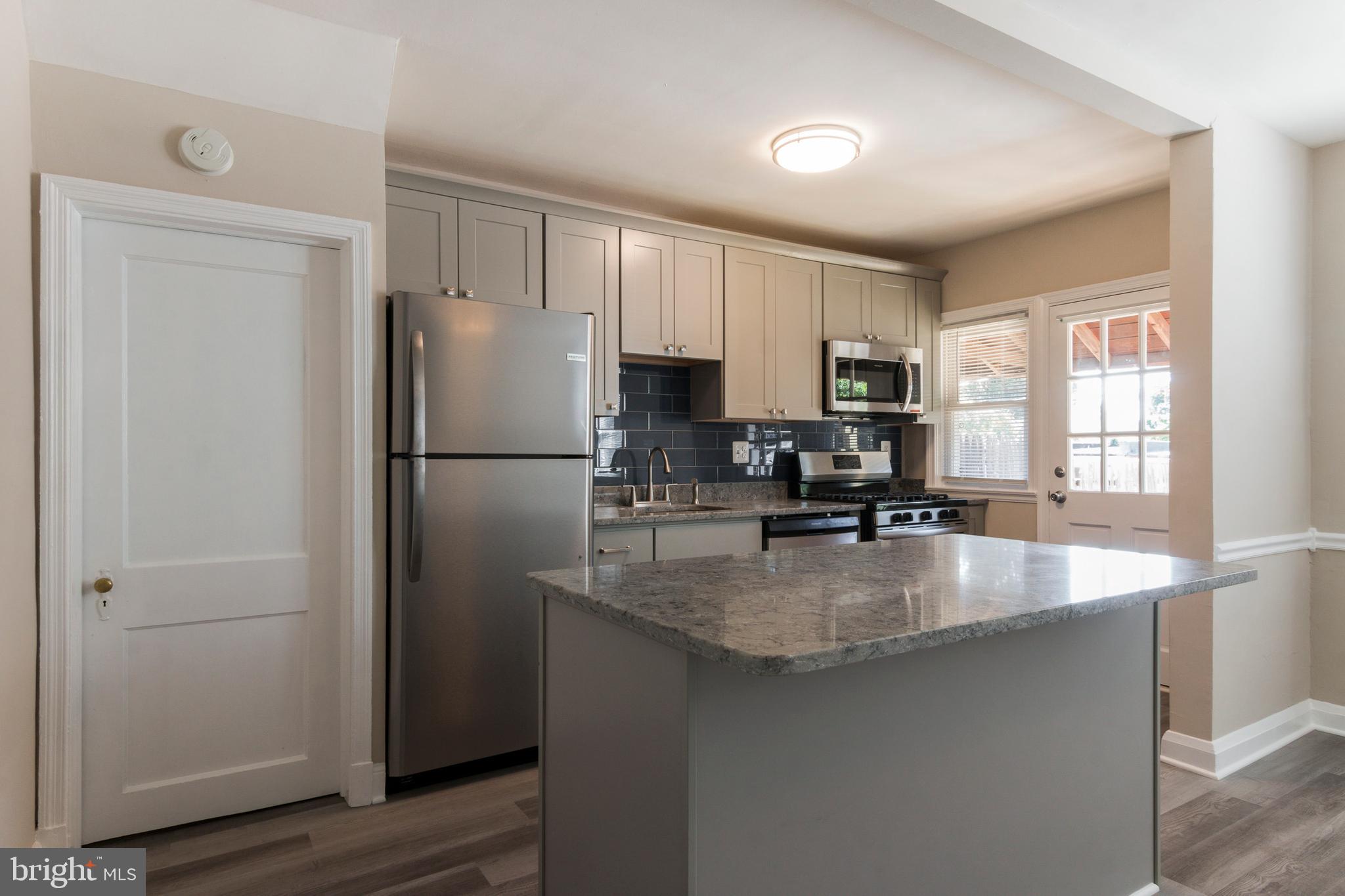 810 Braeside Road Baltimore, MD 21229 - Photo 15 of 44 Quartz countertops