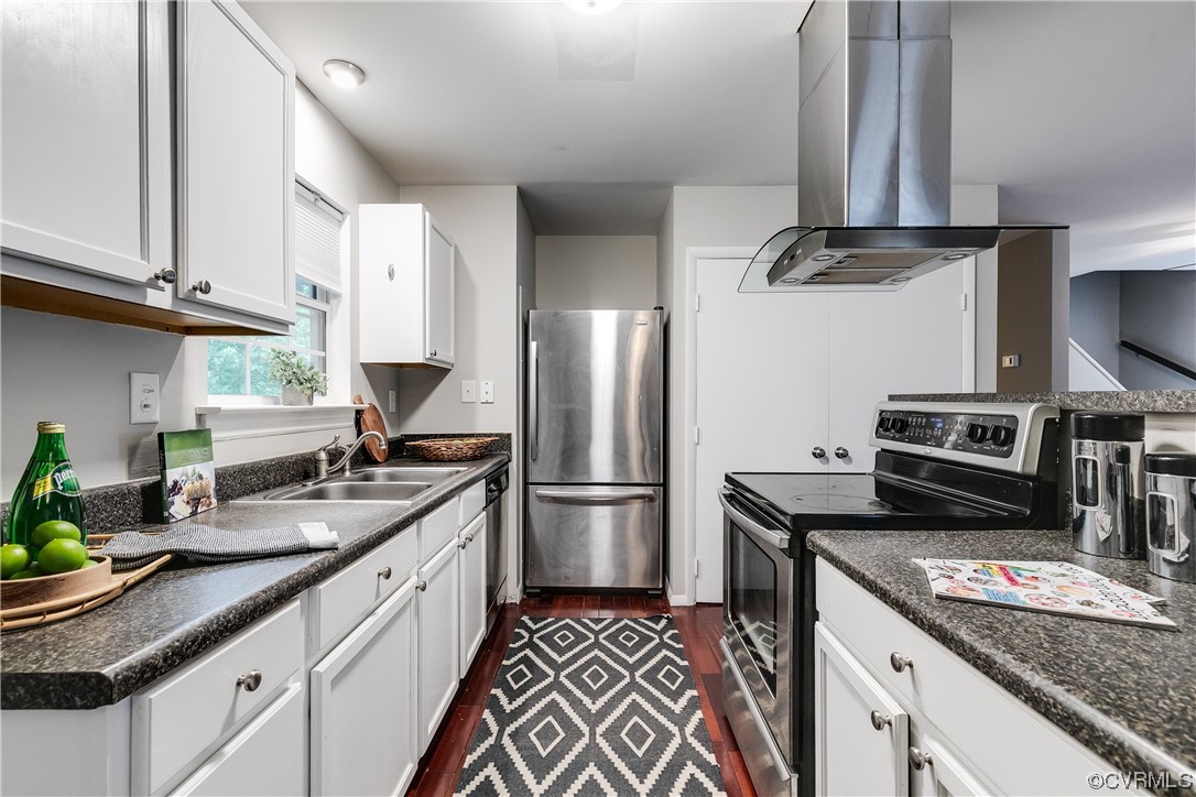 213 Monath Road Chesterfield, VA 23236 - Photo 11 of 38 a kitchen with a sink stove and refrigerator