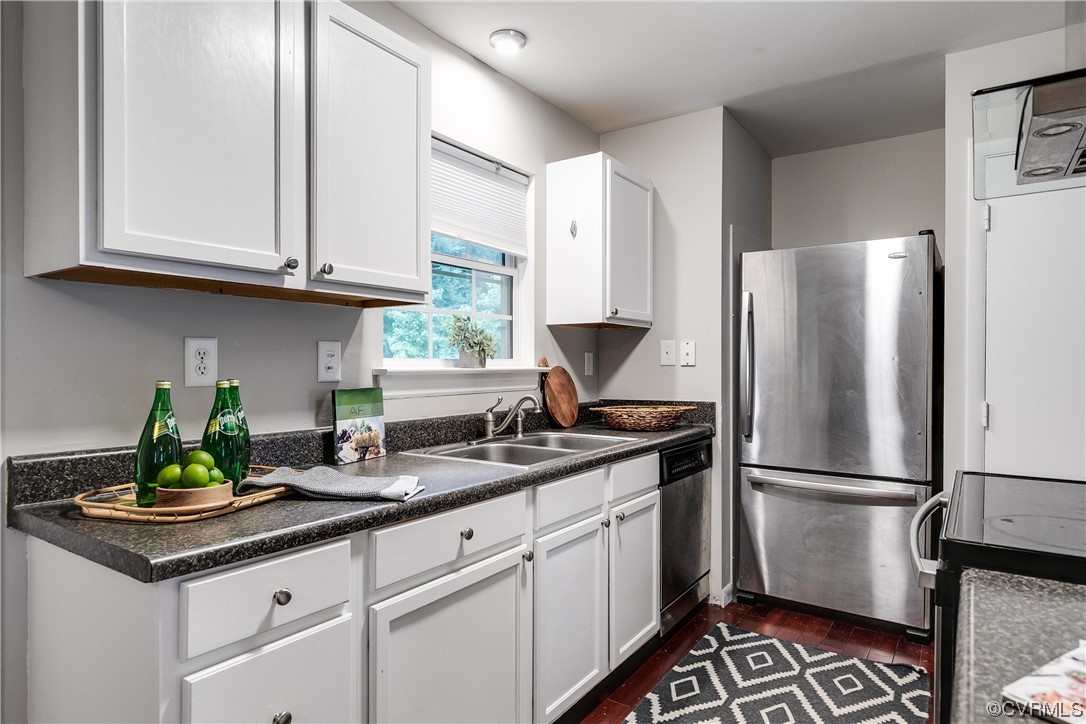 213 Monath Road Chesterfield, VA 23236 - Photo 12 of 38 a kitchen with granite countertop stainless steel appliances a sink a refrigerator and cabinets