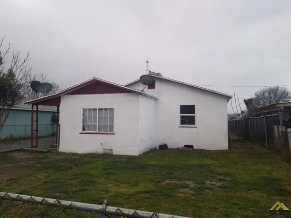 a house view with a backyard space